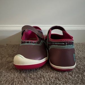 Plae sneakers for girls. Size 1.5/ no wear and tear, only worn 1 time.